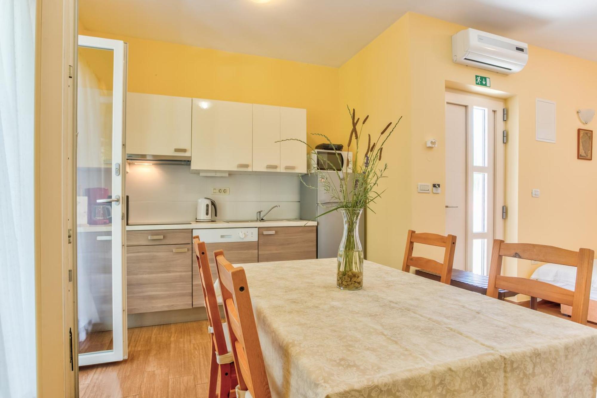 Apartment In Villa Moletto Seaside & Relax - 4 Guests Lovrečica Εξωτερικό φωτογραφία